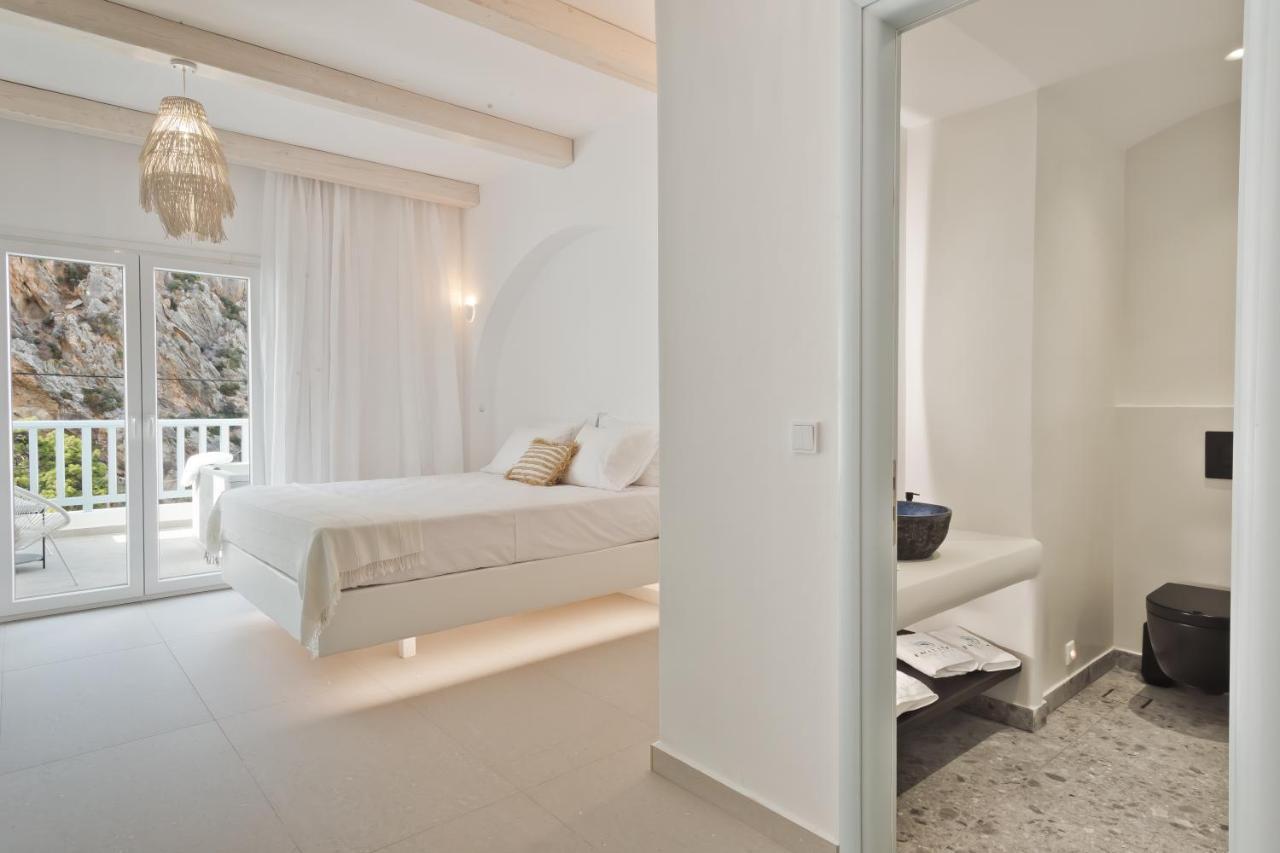 Enilion Luxury Suites Kyra Panagia Exteriör bild