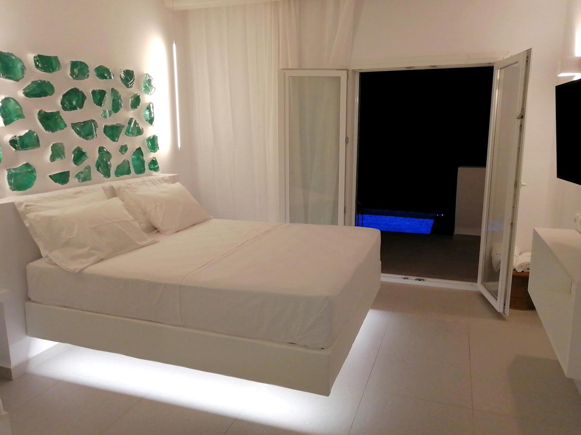 Enilion Luxury Suites Kyra Panagia Exteriör bild