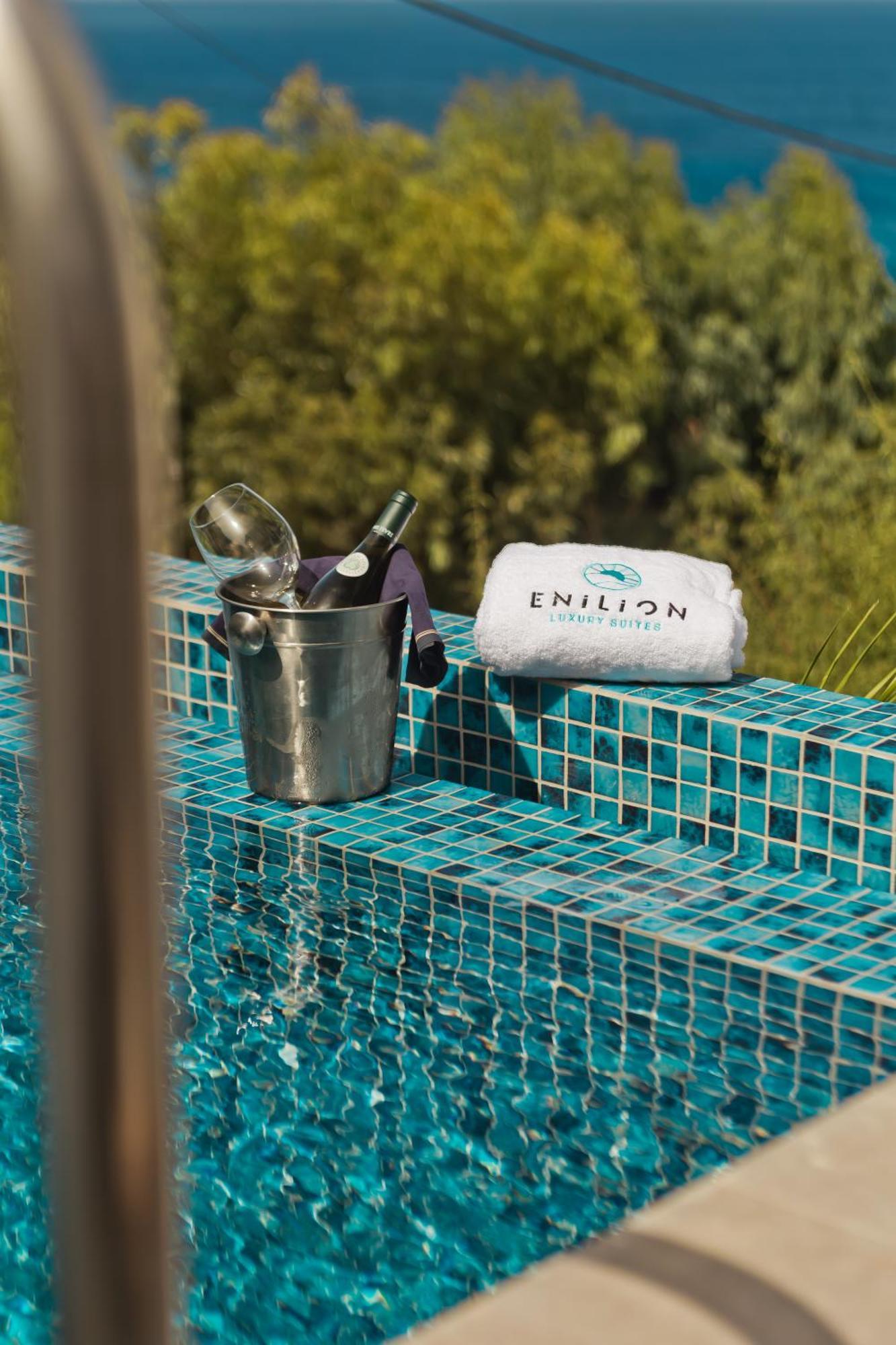 Enilion Luxury Suites Kyra Panagia Exteriör bild