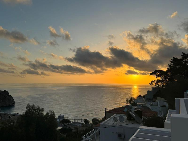 Enilion Luxury Suites Kyra Panagia Exteriör bild