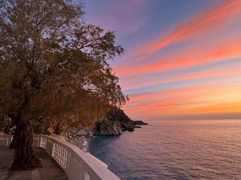 Enilion Luxury Suites Kyra Panagia Exteriör bild