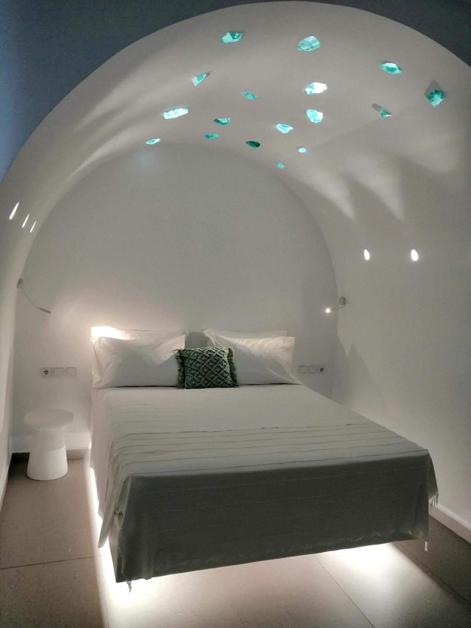 Enilion Luxury Suites Kyra Panagia Exteriör bild